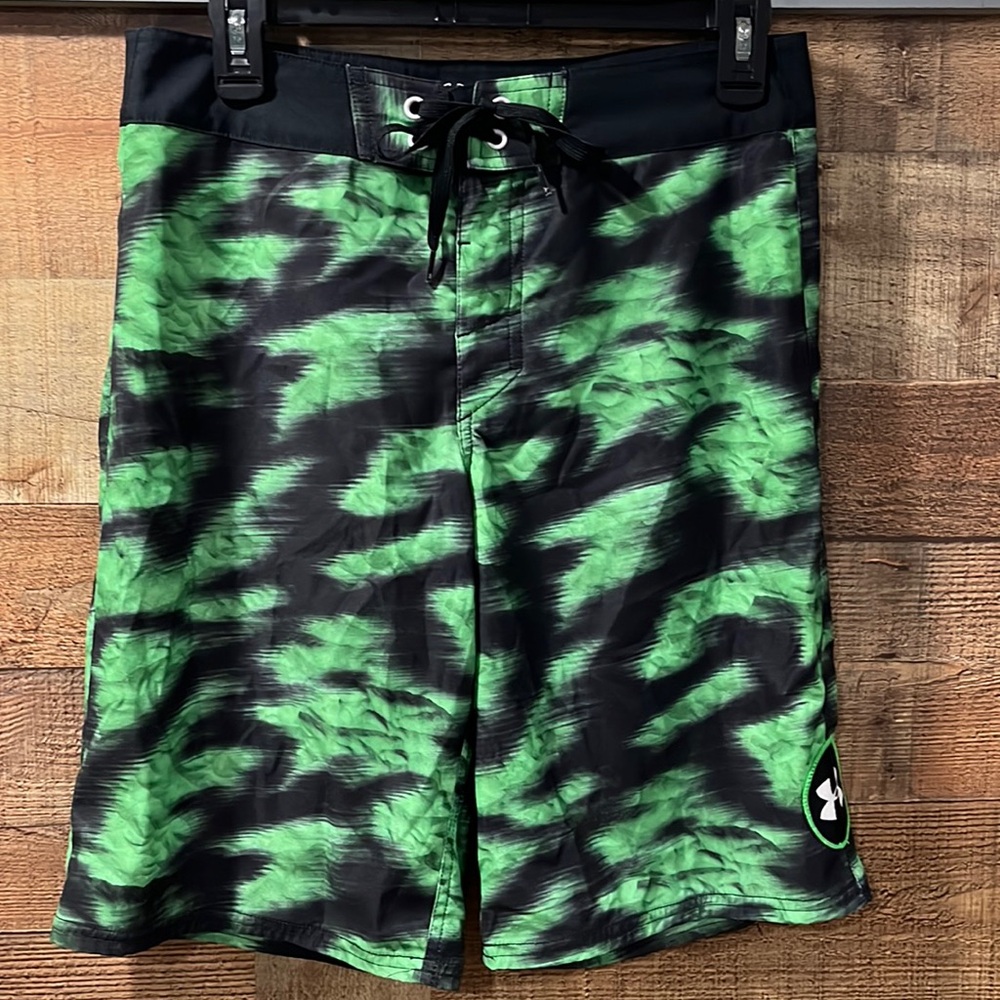 Under Armour board shorts men's small
